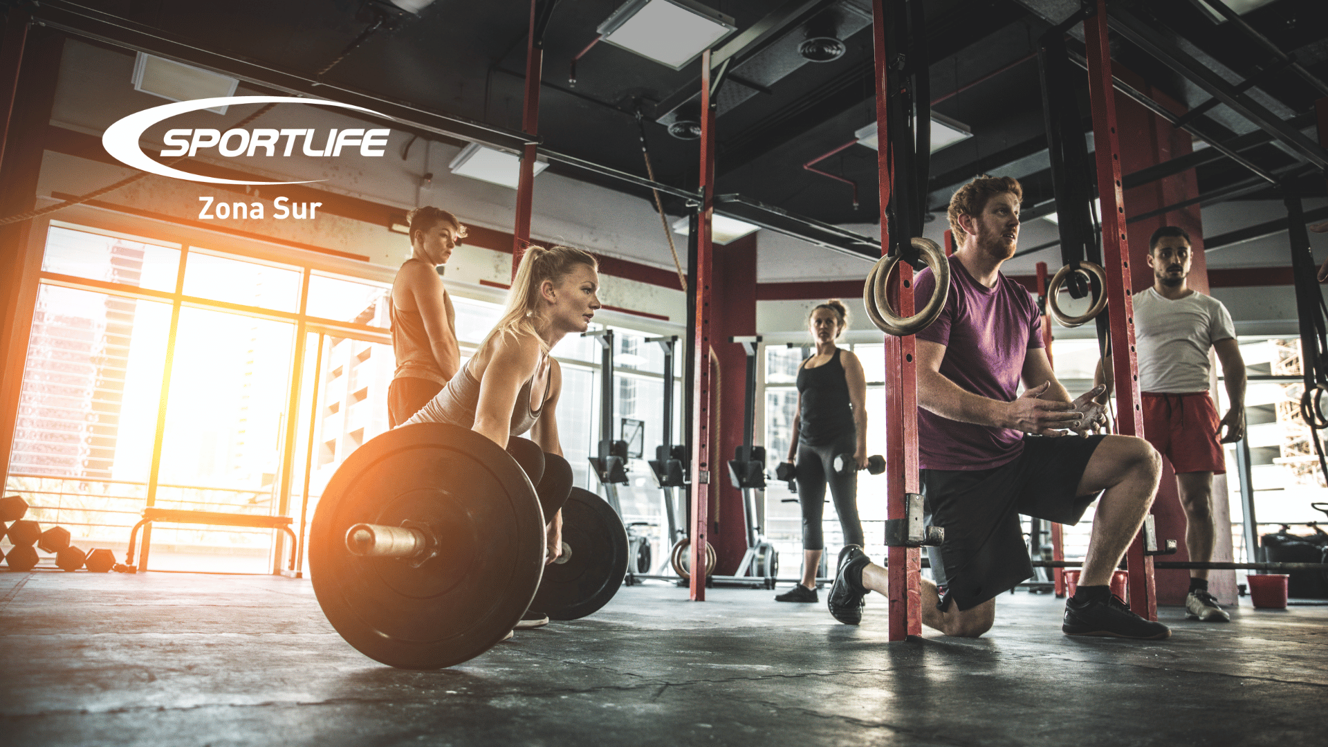 Entrenamiento funcional guiado en Sportlife Zona Sur con máquinas y pesas olímpicas