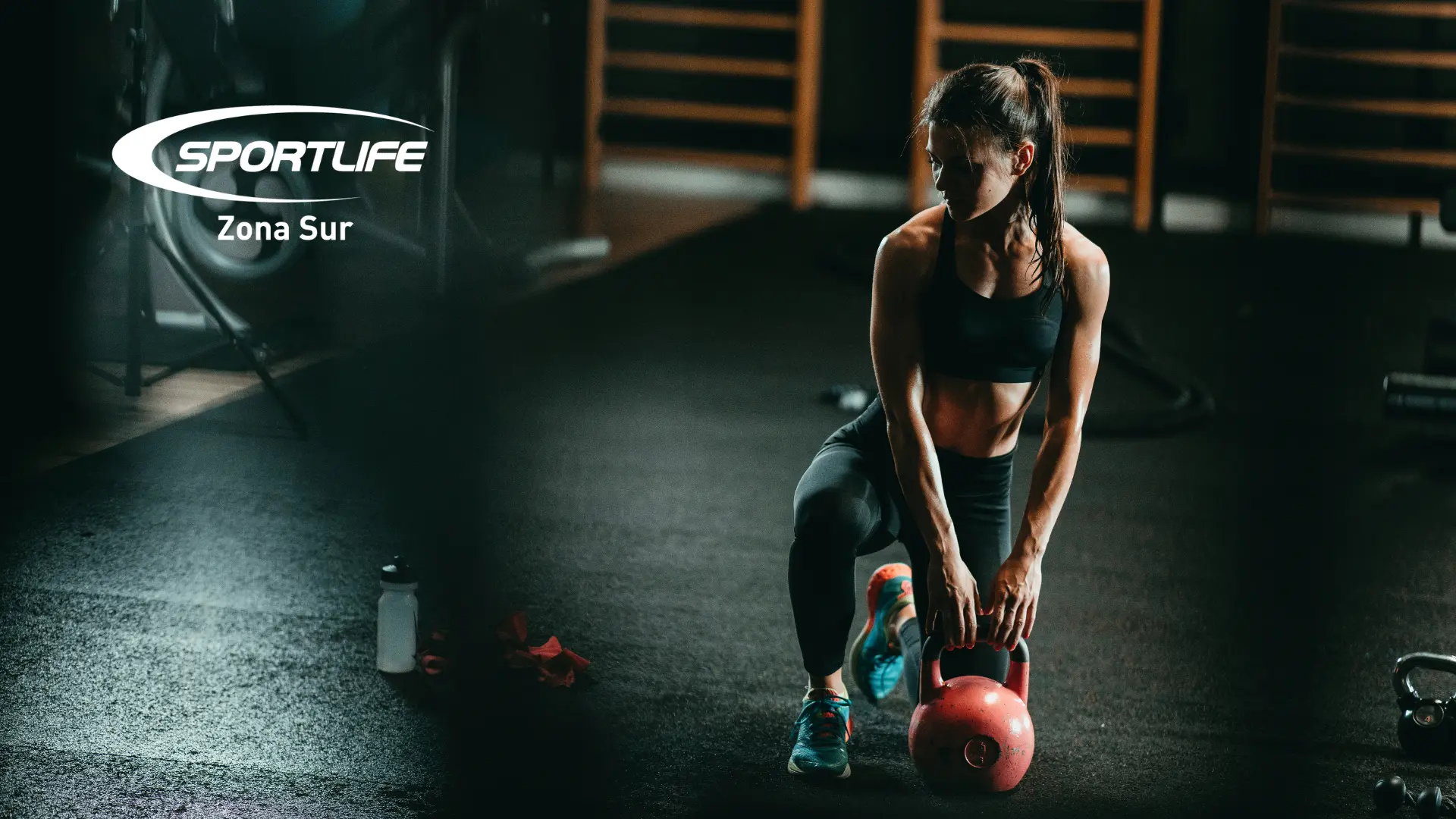 Personas entrenando en el gimnasio en invierno en Sportlife Zona Sur
